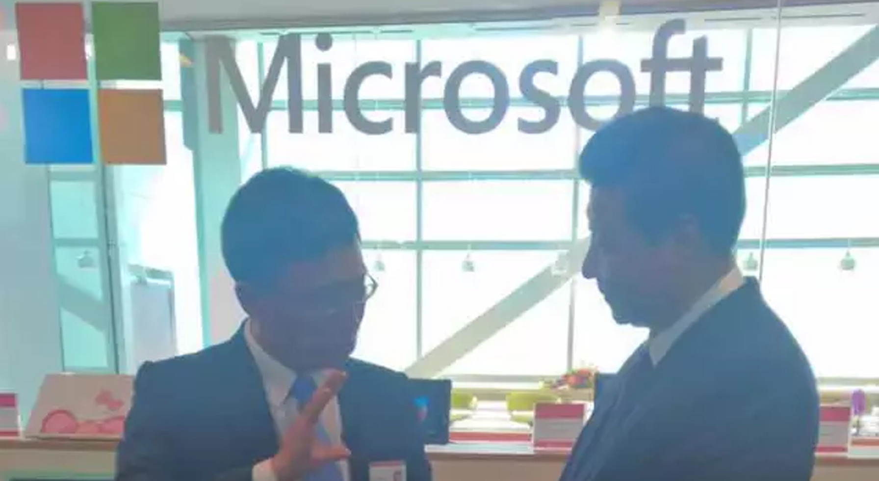 Xi Da visited Microsoft headquarters in the United States, and six-link intelligent products were introduced.